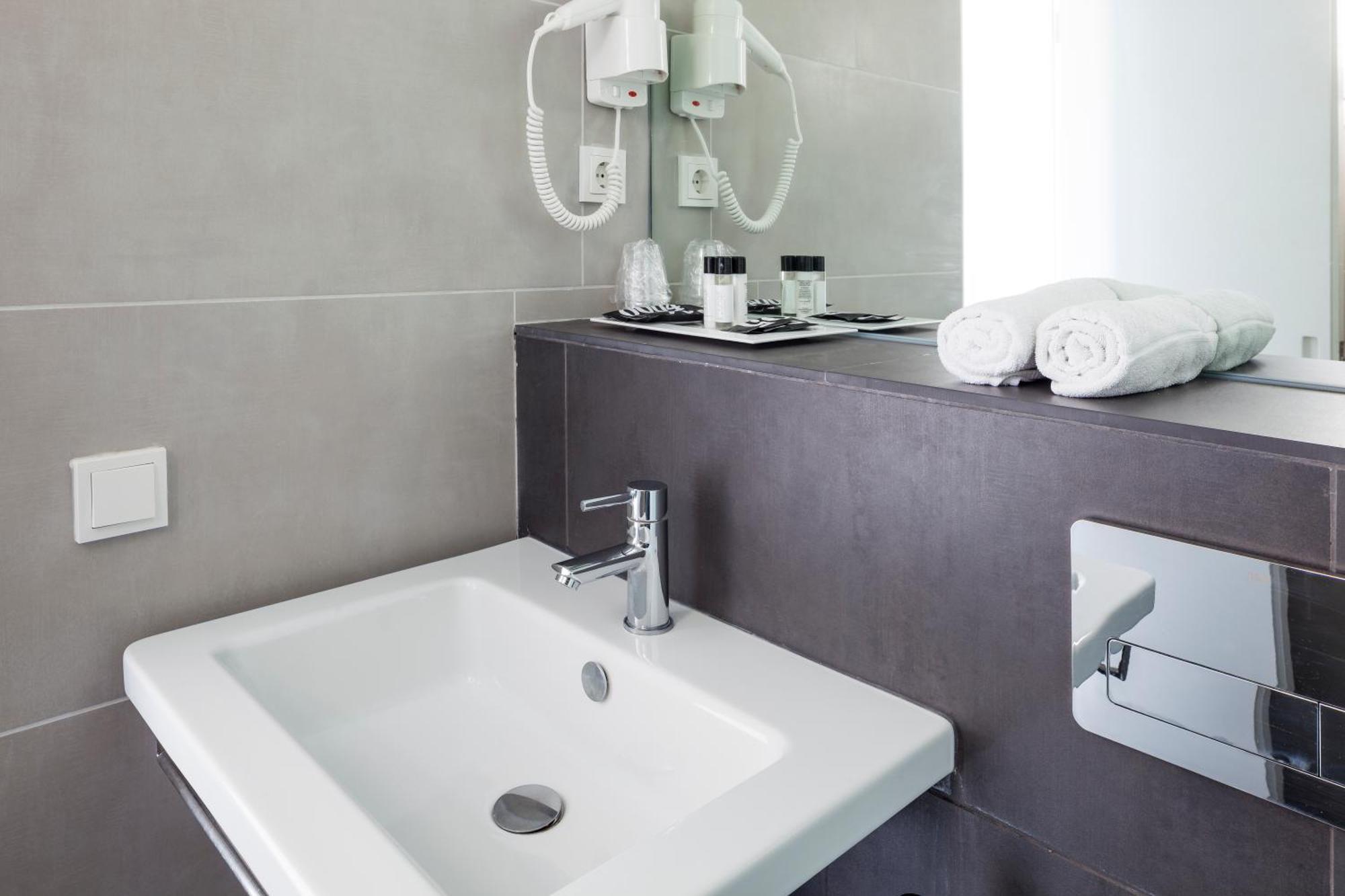 Aparthotel Ebano & (adults Only) Platja d'en Bossa