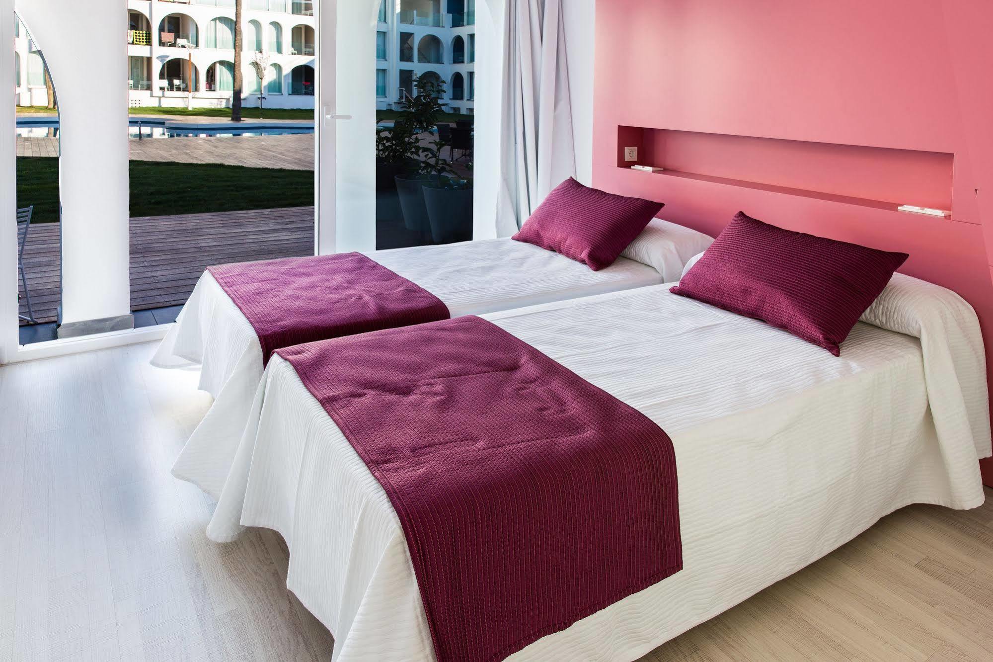 Apartahotel Ebano & (adults Only) 4*